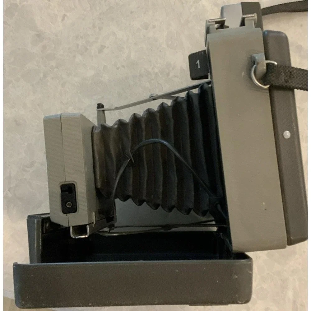 Vtg 1970s Polaroid 440 Folding Automatic Land Camera Untested with Strap!